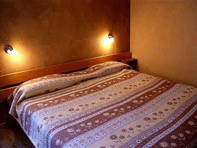 Logis Hotel De La Paix - Tournus Zewnętrze zdjęcie